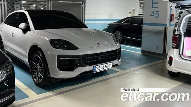 PORSCHE CAYENNE 2025 — 5 300 км, серебристо-серый, Корея — под ключ — фото 1