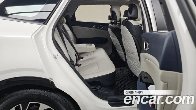 KIA SPORTAGE HYBRID 2022 — 28 277 км, белый, Корея — под ключ — фото 11