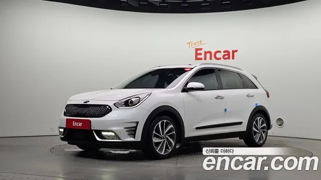 KIA NIRO 2017 — 99 767 км, белый, Корея — под ключ — фото 1