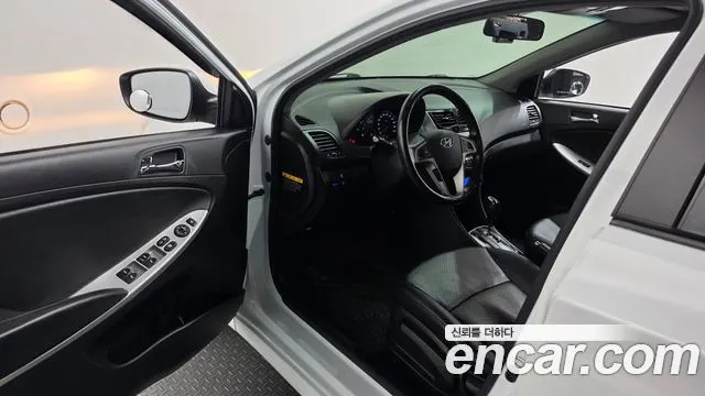 HYUNDAI ACCENT 2014 — 63 872 км, белый, Корея — под ключ — фото 10