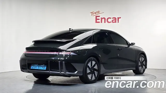 HYUNDAI IONIQ 6 2023 — 72 739 км, тёмно-зелёный, Корея — под ключ — фото 1