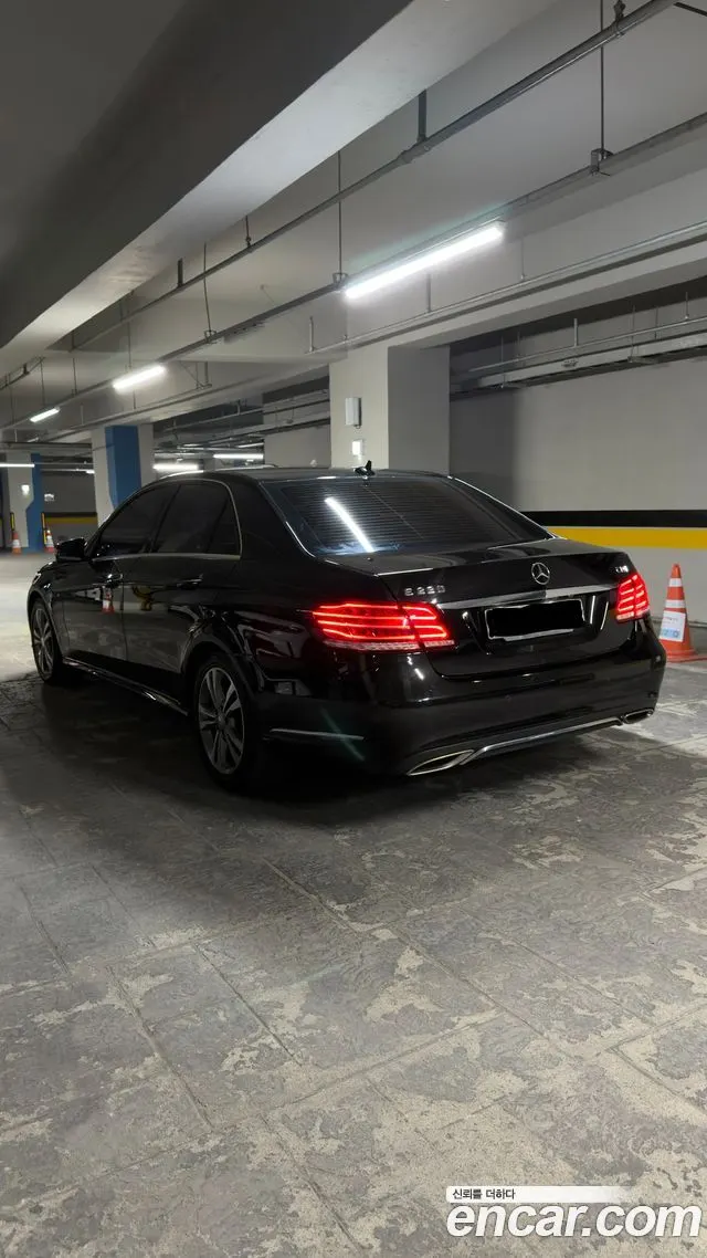MERCEDES-BENZ E-CLASS W212 2014 — 153 313 км, чёрный, Корея — под ключ — фото 2