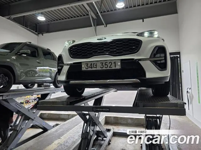 KIA SPORTAGE THE BOLD 2019 — 153 387 км, белый, Корея — под ключ — фото 1
