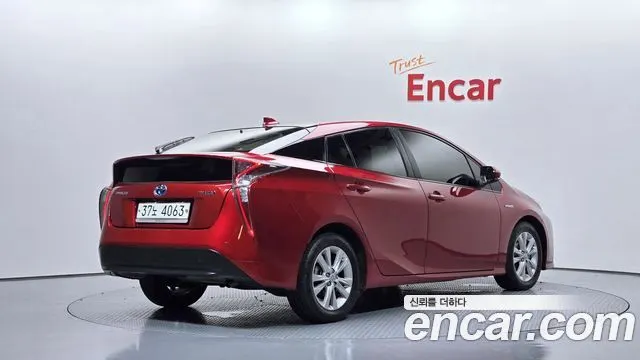 TOYOTA PRIUS 2017 — 109 221 км, красный, Корея — под ключ — фото 2