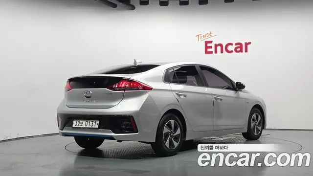 HYUNDAI IONIQ HYBRID 2016 — 46 203 км, серебристый, Корея — под ключ — фото 1