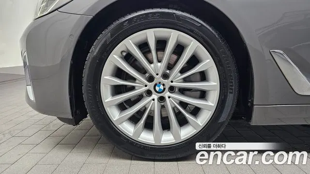 BMW 5 SERIES 2022 — 116 226 км, серебристо-серый, Корея — под ключ — фото 5