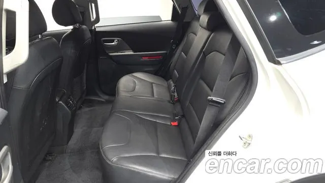 KIA NIRO PLUS 2023 — 137 327 км, белый, Корея — под ключ — фото 11