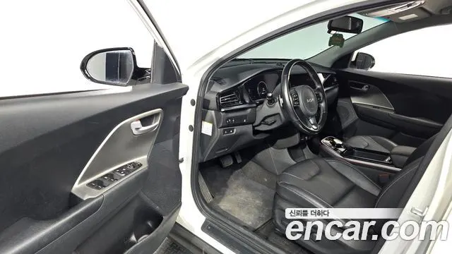KIA NIRO PLUS 2023 — 137 327 км, белый, Корея — под ключ — фото 10
