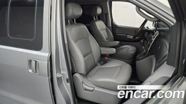 HYUNDAI GRAND STAREX 2013 — 162 707 км, серебристо-серый, Корея — под ключ — фото 12