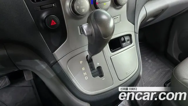 HYUNDAI GRAND STAREX 2013 — 162 707 км, серебристо-серый, Корея — под ключ — фото 9