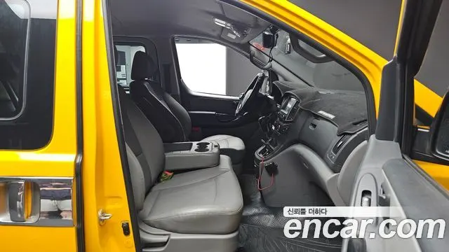 HYUNDAI GRAND STAREX 2019 — 117 821 км, жёлтый, Корея — под ключ — фото 11