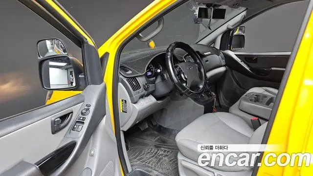 HYUNDAI GRAND STAREX 2019 — 117 821 км, жёлтый, Корея — под ключ — фото 12