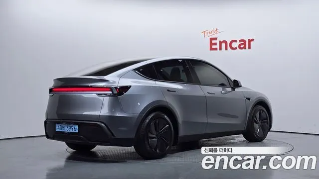 TESLA MODEL Y 2025 — 16 498 км, серебристо-серый, Корея — под ключ — фото 2