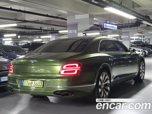 BENTLEY FLYING SPUR 2022 — 29 250 км, чёрный, Корея — под ключ — фото 3