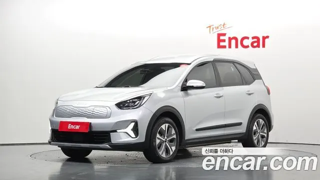 KIA NIRO PLUS 2023 — 123 622 км, серебристый, Корея — под ключ — фото 1