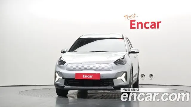 KIA NIRO PLUS 2023 — 123 622 км, серебристый, Корея — под ключ — фото 3