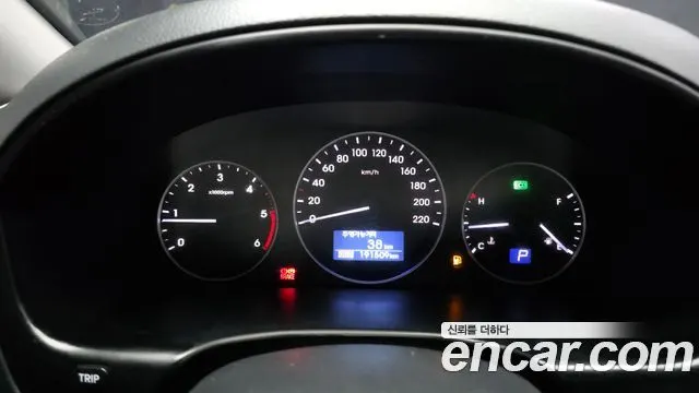 HYUNDAI GRAND STAREX 2019 — 191 509 км, серебристо-серый, Корея — под ключ — фото 8