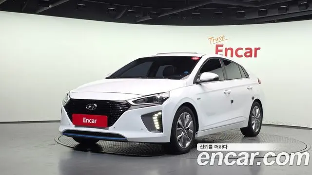HYUNDAI IONIQ HYBRID 2017 — 202 210 км, белый, Корея — под ключ — фото 1