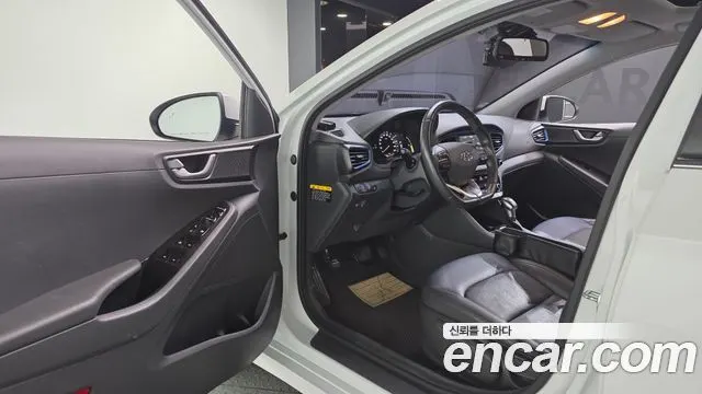 HYUNDAI IONIQ HYBRID 2017 — 202 210 км, белый, Корея — под ключ — фото 10