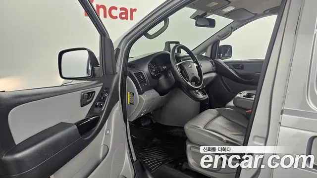 HYUNDAI GRAND STAREX 2017 — 105 327 км, серебристый, Корея — под ключ — фото 10