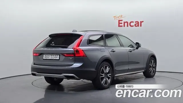 VOLVO V90 CROSS COUNTRY 2019 — 98 073 км, серый, Корея — под ключ — фото 2