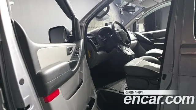 HYUNDAI GRAND STAREX 2019 — 17 672 км, серебристый, Корея — под ключ — фото 10