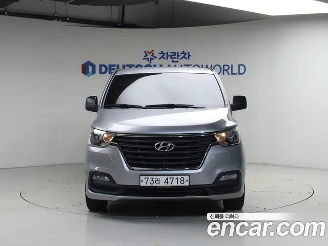 HYUNDAI GRAND STAREX 2019 — 94 895 км, серебристый, Корея — под ключ — фото 1