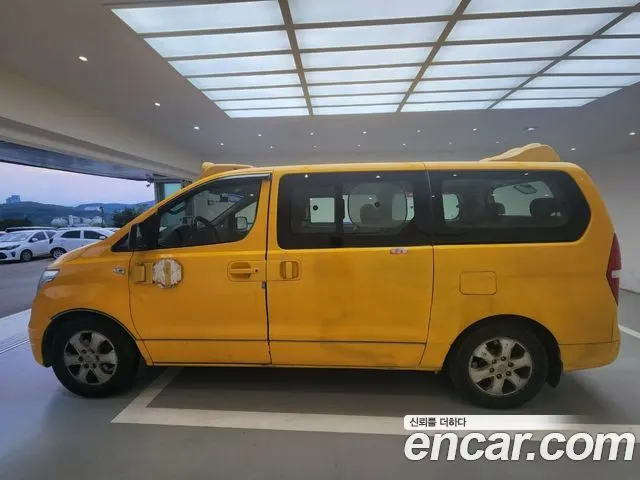 HYUNDAI GRAND STAREX 2019 — 256 035 км, жёлтый, Корея — под ключ — фото 8