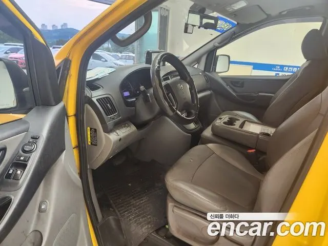 HYUNDAI GRAND STAREX 2019 — 256 035 км, жёлтый, Корея — под ключ — фото 9