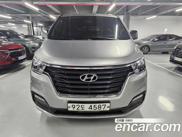 HYUNDAI GRAND STAREX 2020 — 152 473 км, серебристо-серый, Корея — под ключ — фото 1