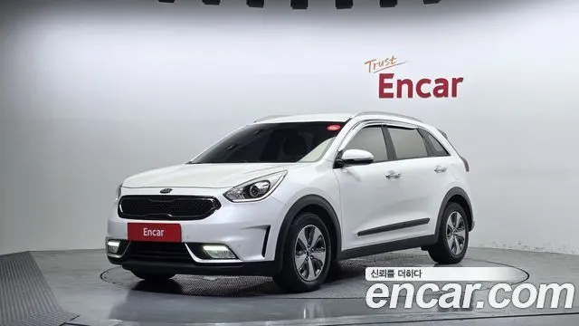 KIA NIRO 2017 — 200 301 км, белый, Корея — под ключ — фото 1