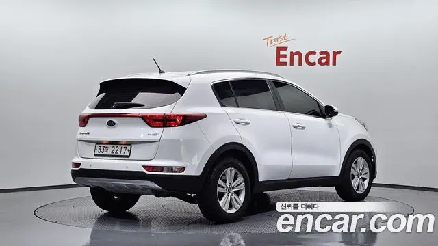 KIA SPORTAGE 2018 — 173 589 км, белый, Корея — под ключ — фото 2