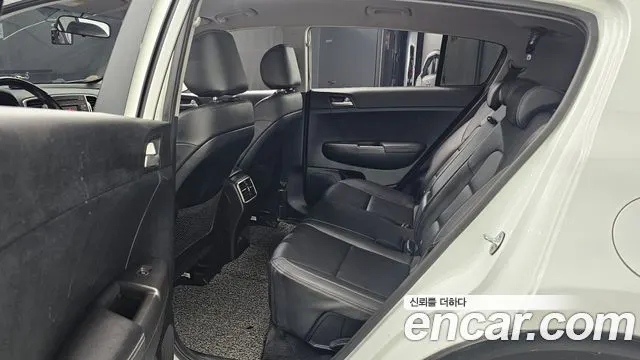 KIA SPORTAGE 2018 — 173 589 км, белый, Корея — под ключ — фото 12