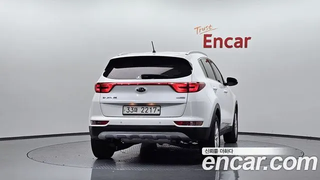 KIA SPORTAGE 2018 — 173 589 км, белый, Корея — под ключ — фото 4