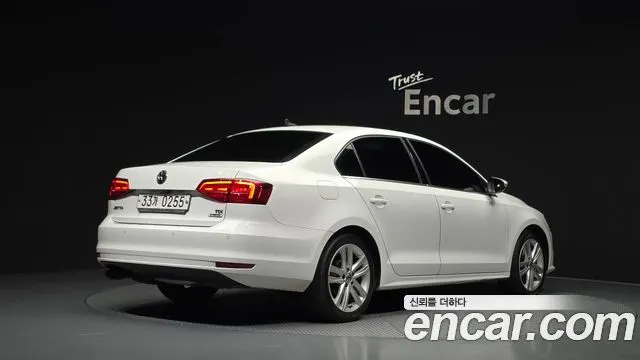 VOLKSWAGEN JETTA 2015 — 210 087 км, белый, Корея — под ключ — фото 2