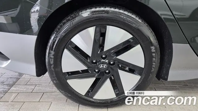 HYUNDAI IONIQ 6 2023 — 41 503 км, тёмно-зелёный, Корея — под ключ — фото 5