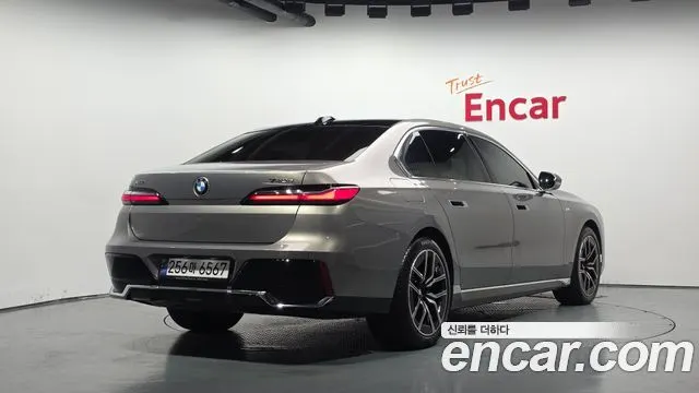 BMW 7 SERIES 2023 — 39 725 км, светло-золотистый, Корея — под ключ — фото 2