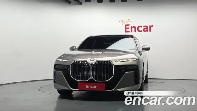BMW 7 SERIES 2023 — 39 725 км, светло-золотистый, Корея — под ключ — фото 3