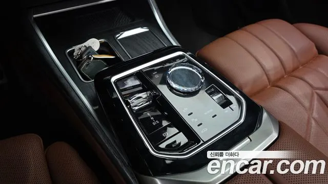 BMW 7 SERIES 2023 — 39 725 км, светло-золотистый, Корея — под ключ — фото 9