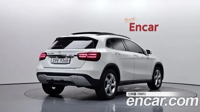 MERCEDES-BENZ GLA-CLASS X156 2018 — 60 031 км, белый, Корея — под ключ — фото 2