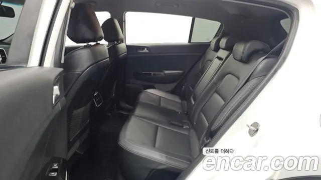 KIA SPORTAGE 2018 — 149 805 км, белый, Корея — под ключ — фото 11