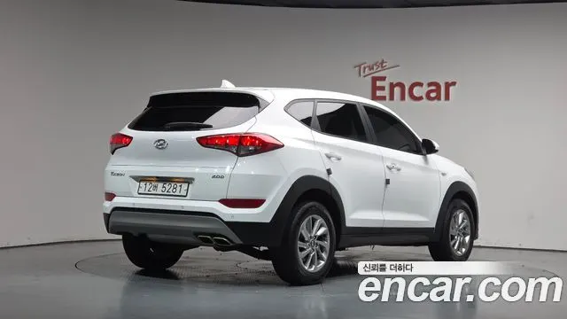 HYUNDAI TUCSON 2018 — 164 075 км, белый, Корея — под ключ — фото 1