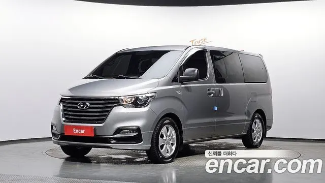 HYUNDAI GRAND STAREX 2019 — 79 495 км, серебристый, Корея — под ключ — фото 1