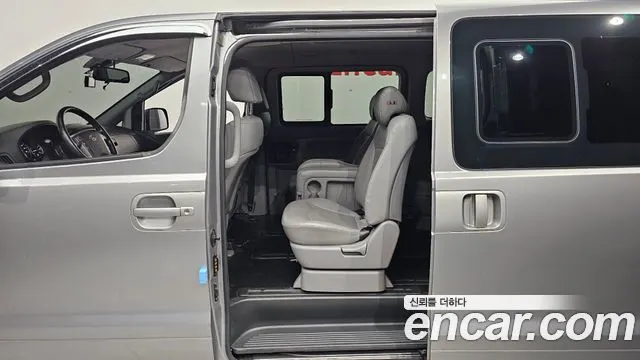 HYUNDAI GRAND STAREX 2019 — 79 495 км, серебристый, Корея — под ключ — фото 11