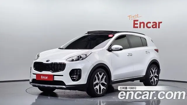KIA SPORTAGE 2018 — 112 057 км, белый, Корея — под ключ — фото 1