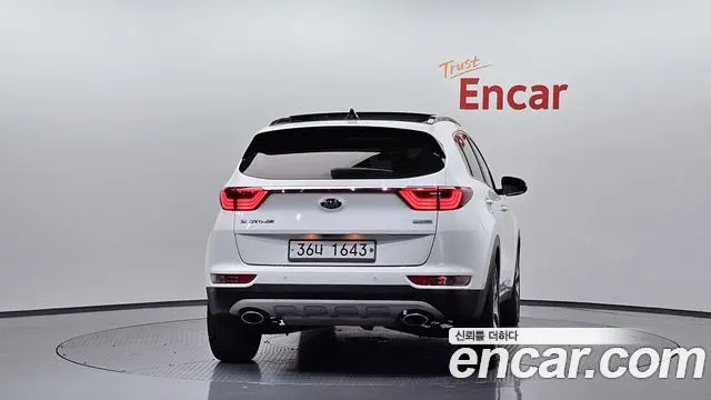 KIA SPORTAGE 2018 — 112 057 км, белый, Корея — под ключ — фото 4