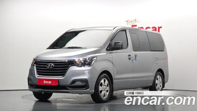HYUNDAI GRAND STAREX 2019 — 149 102 км, серебристо-серый, Корея — под ключ — фото 1