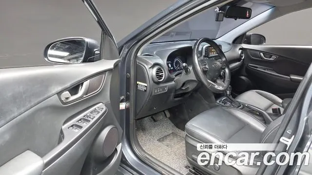 HYUNDAI KONA 2018 — 137 050 км, чёрный, Корея — под ключ — фото 10