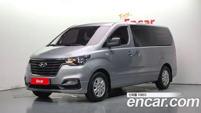 HYUNDAI GRAND STAREX 2019 — 137 418 км, серебристый, Корея — под ключ — фото 1