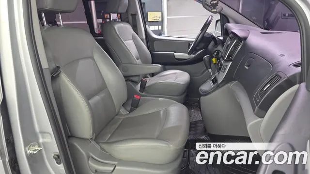 HYUNDAI GRAND STAREX 2019 — 137 418 км, серебристый, Корея — под ключ — фото 11